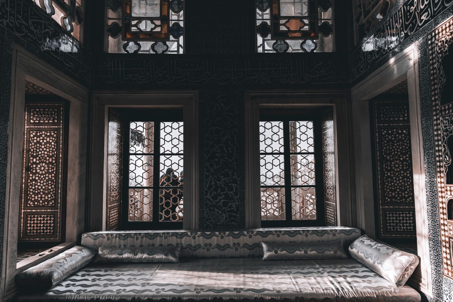 أرائك ومجموعات الجلوس